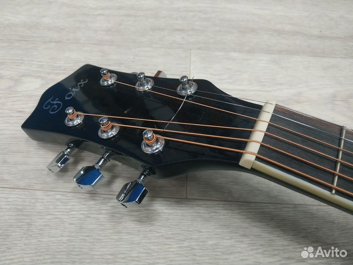 Акустическая гитара