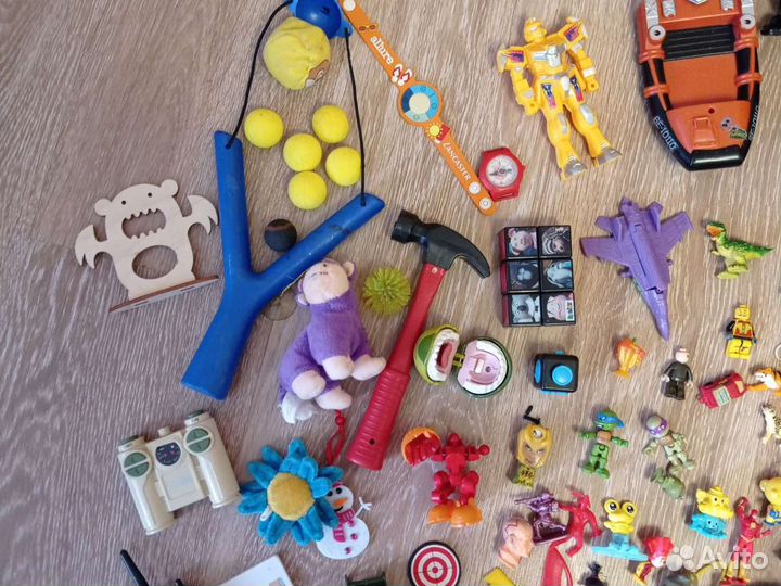 Коробка мелких игрушек б/у без торга