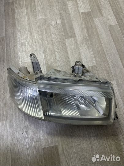 Фара передняя правая toyota probox