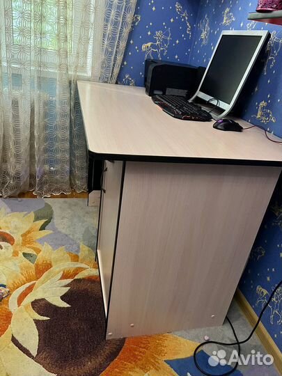 Компьютерный стол