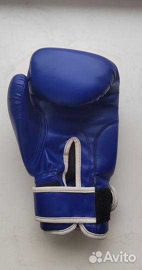 Боксерские перчатки и нарукавники