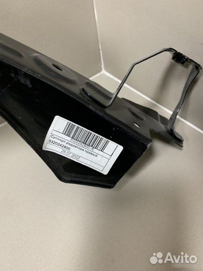 Суппорт фары правый Toyota Rav4