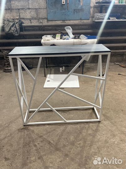 Консольный столик в прихожую