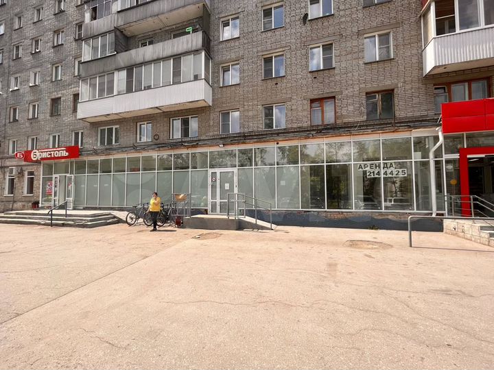 Торговая площадь на потоке супермаркета, 58 м²