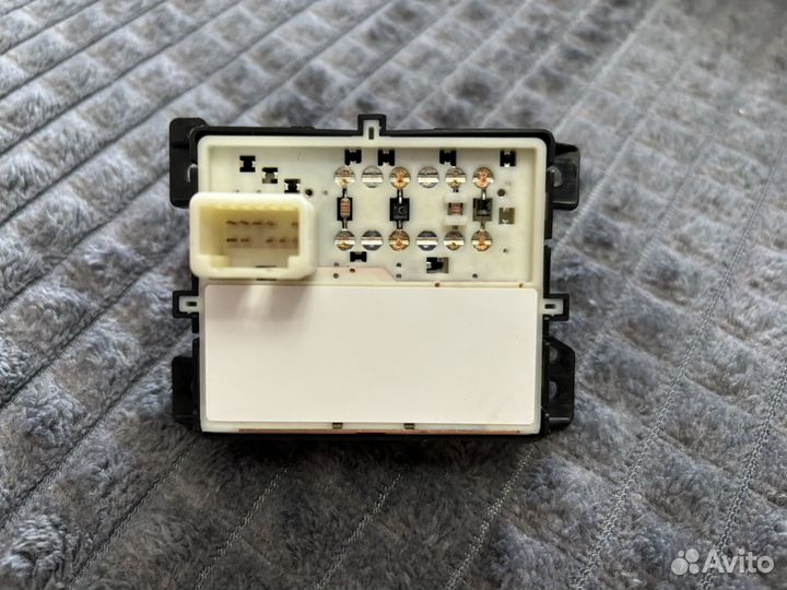 Кнопка стояночного тормоза Subaru Levorg