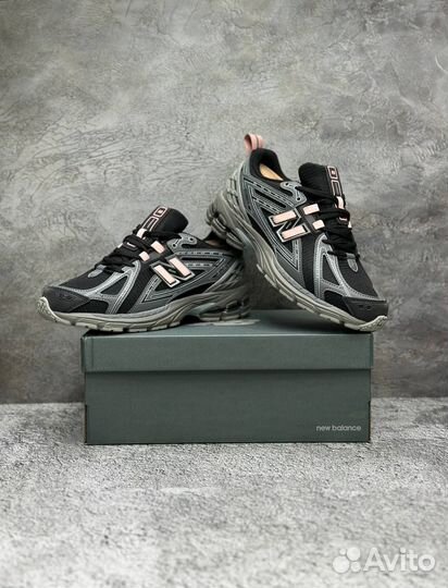 New Balance 1906R Black Pink Moon