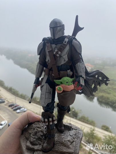 Мандалорец и малыш Грогу статуэтка Звездные воины