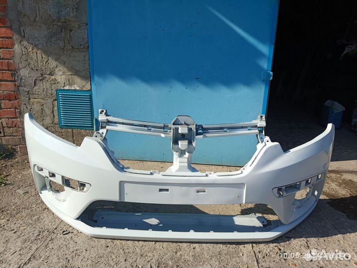 Передний бампер