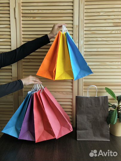 Цветные крафт пакеты с кручеными ручками