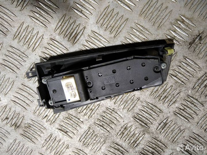 Блок управления стеклоподъемниками Toyota Corolla