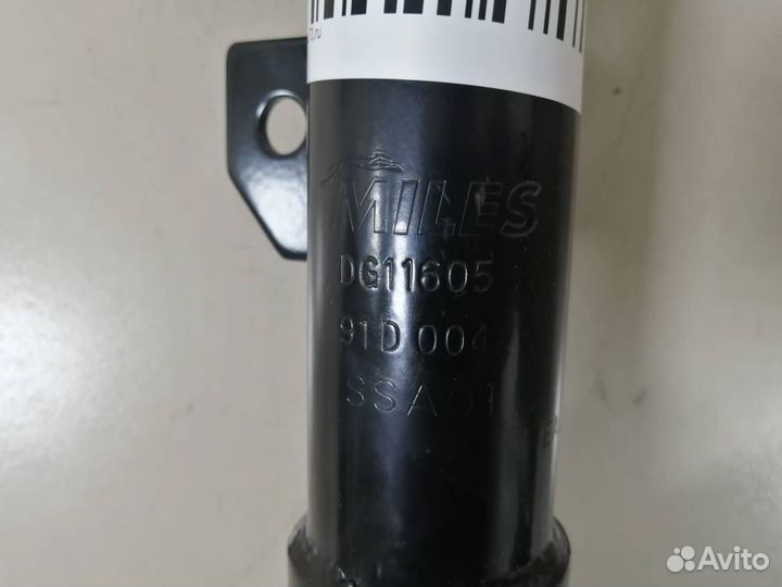 Амортизатор передний правый Toyota Camry V50 2011