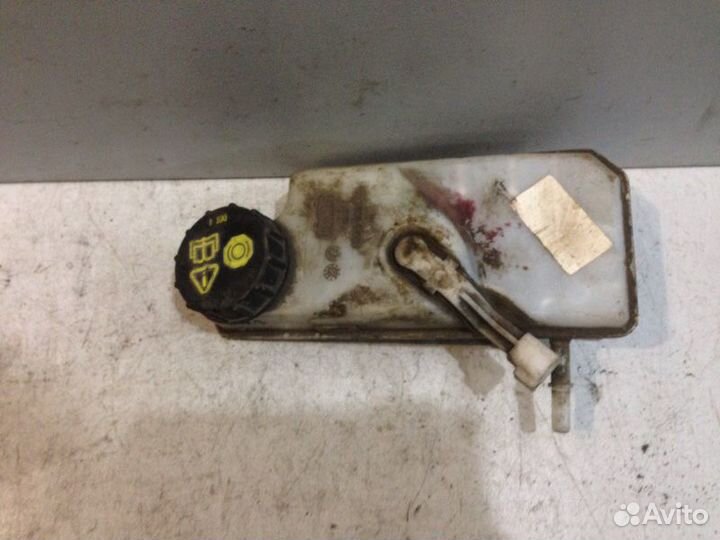 Бачок главного тормозного цилиндра Ford Focus 2