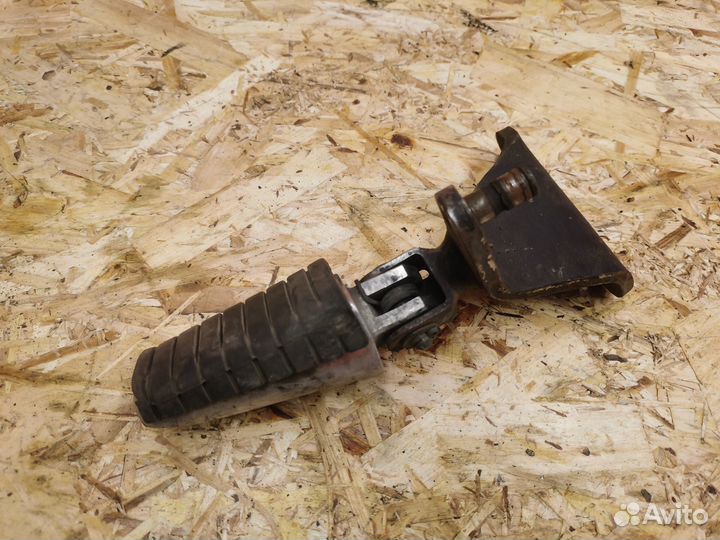 Подножка водителя левая Yamaha XVS Drag Star 400