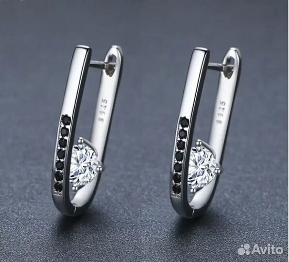 Стильные серьги в серебре