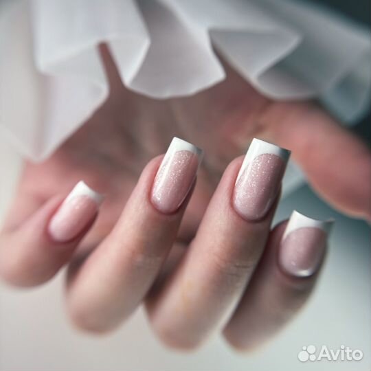 Модель на маникюр