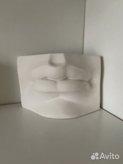 Статуэтка Губы