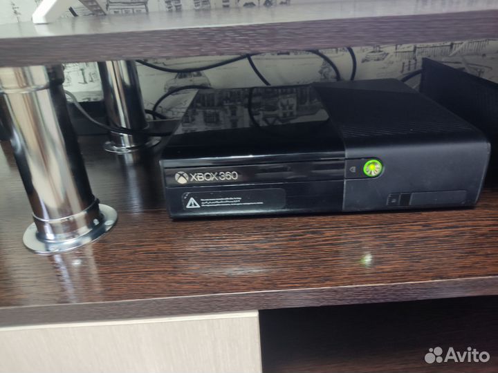 Xbox 360 E (прошитый,оболочка аврора)