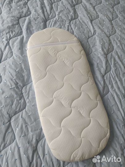 Детский матрасик и комплект белья в коляску