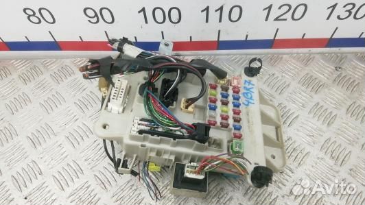 Блок предохранителей toyota RAV 4 ZCA2 (4BR07M102)