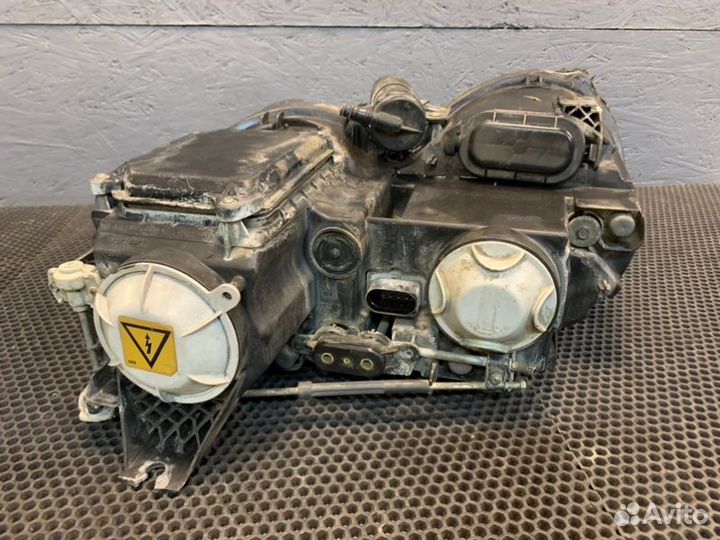 Фара ксеноновая передняя правая Bentley