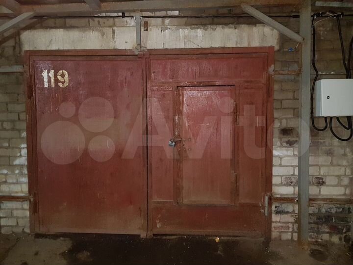 Гараж, > 30 м²