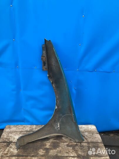 Крыло переднее правое для Mazda 323 BA