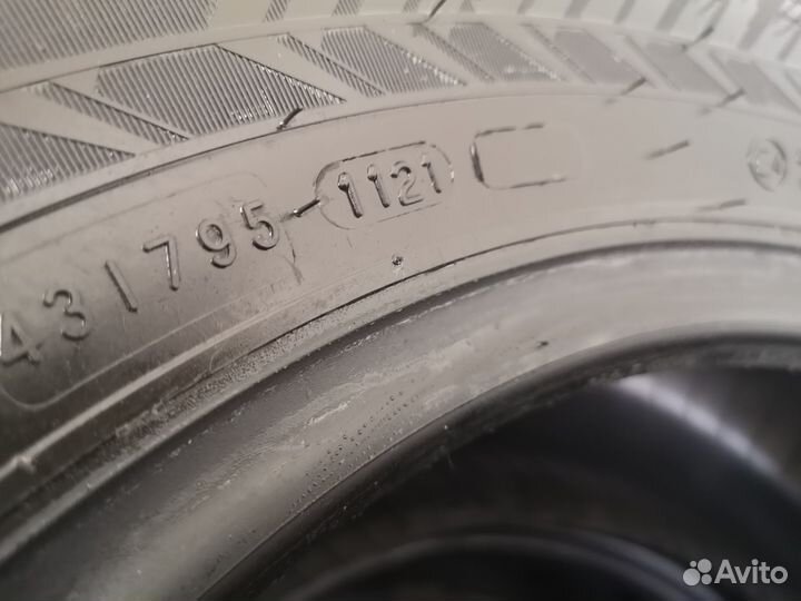Nokian Tyres Hakkapeliitta 10p SUV 215/65 R16
