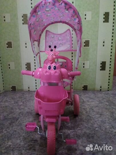 Детский трехколесный велосипед с ручкой