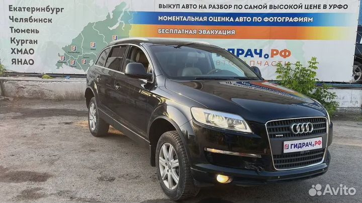 Ручка двери задней внутренняя правая Audi Q7 (4L) 4L0837020A