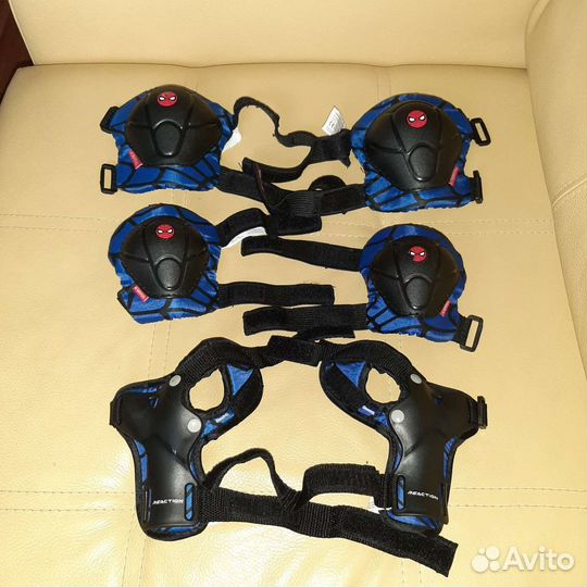 Велошлем и комплект защиты детский