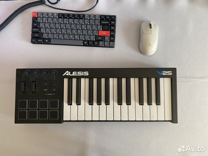 Midi клавиатура Alesis V25