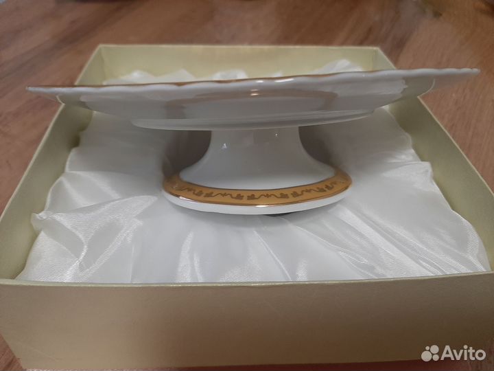 Блюдо на ножке