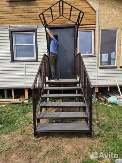 Уличная лестница. Крыльцо