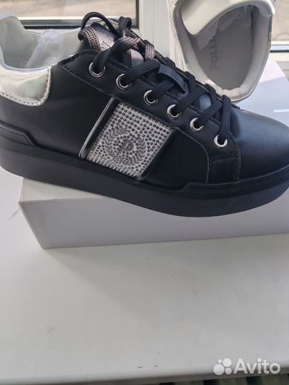 Кроссовки женские