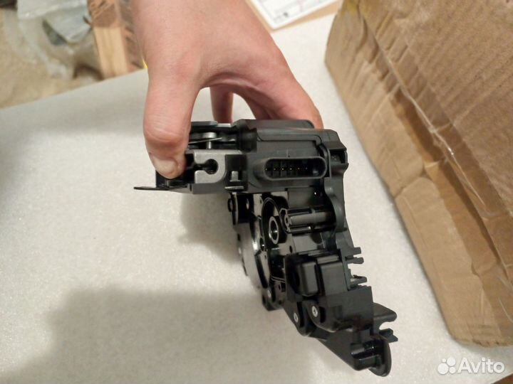 BMW 7/X5/X6 Замок двери левой передней