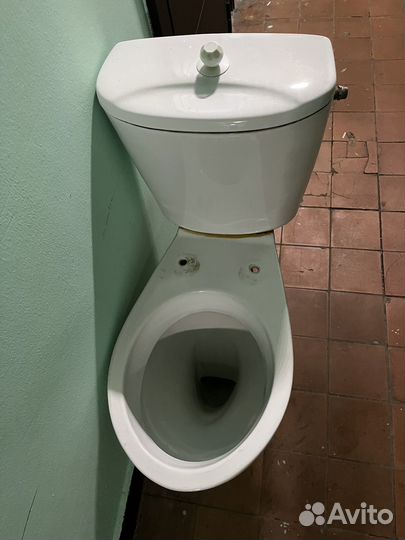 Унитаз с бачком и фурнитурой