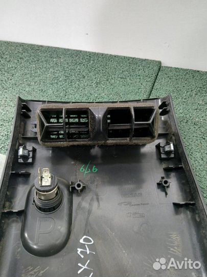 Накладка центральной консоли Infiniti Qx70 S51