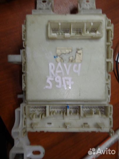 Блок предохранителей Toyota Rav4