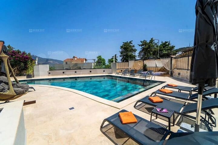 Дом 450 м² на участке 12 сот.