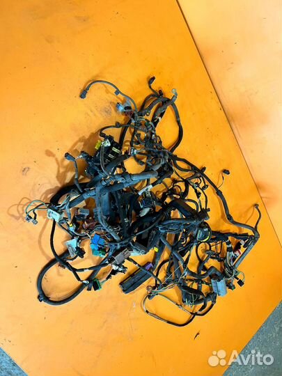 Проводка двигателя салона на Peugeot 308