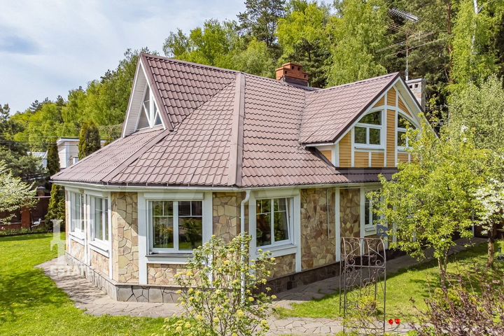 Дом 236 м² на участке 7,2 сот.