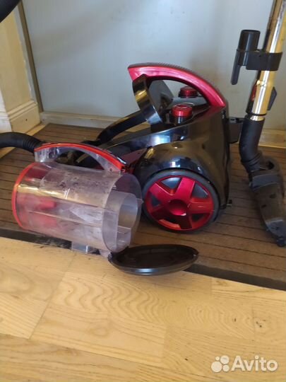 Пылесос Мультициклон. 2200 Вт. 2019 год