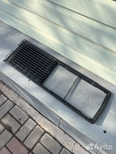 Решетка радиатора (половина)на ваз 2106