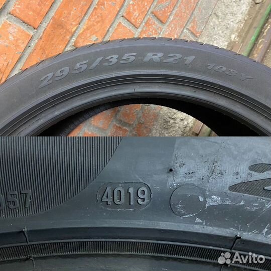 Pirelli P Zero 295/35 R21