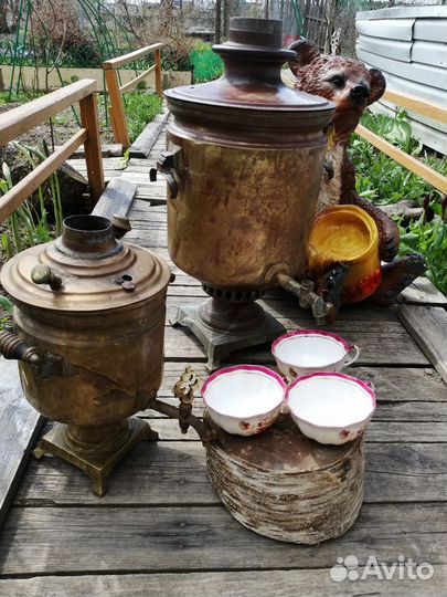 Старинный самовар на дровах