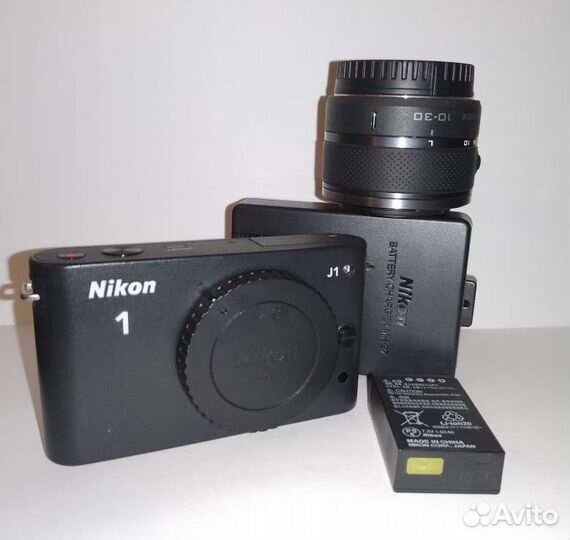 Комплект Nikon 1 J1 + 10-30 мм VR, черный