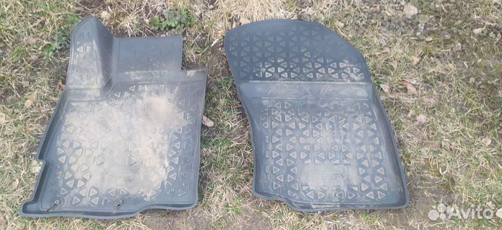 Автомобильные коврики резиновые