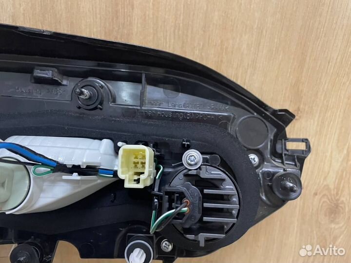 Фонарь задний правый Toyota RAV4 xa50