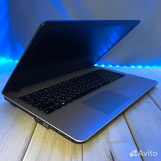 Ноутбук Asus R540Y