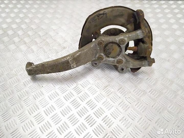 Кулак передний левый Lexus IS 2 (XE20) 2007